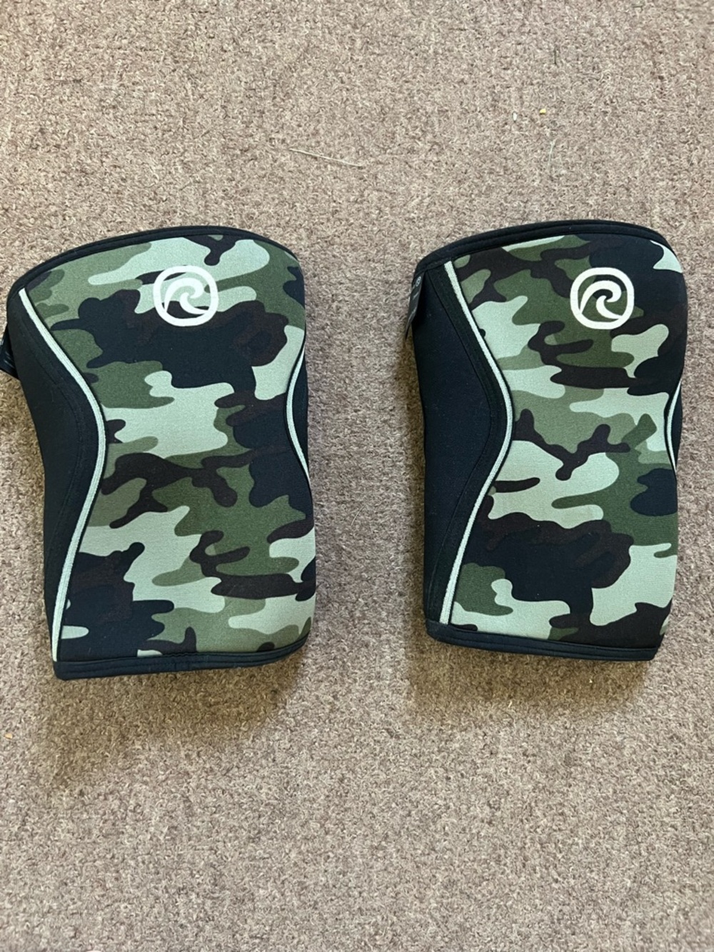 Rehband RX 7mm Knee Sleeves - Pair - Medium - Camo